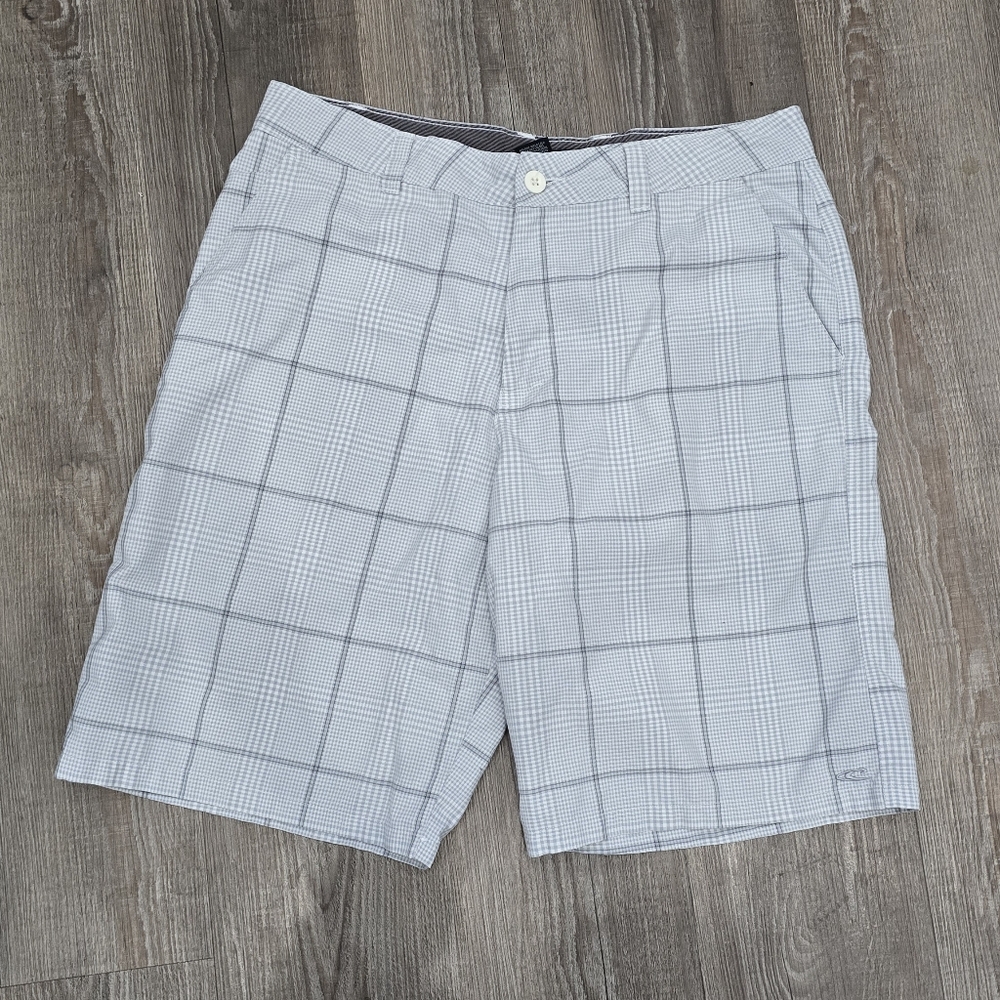 O'Neill grey & white plaid long flat front shorts. Size 36